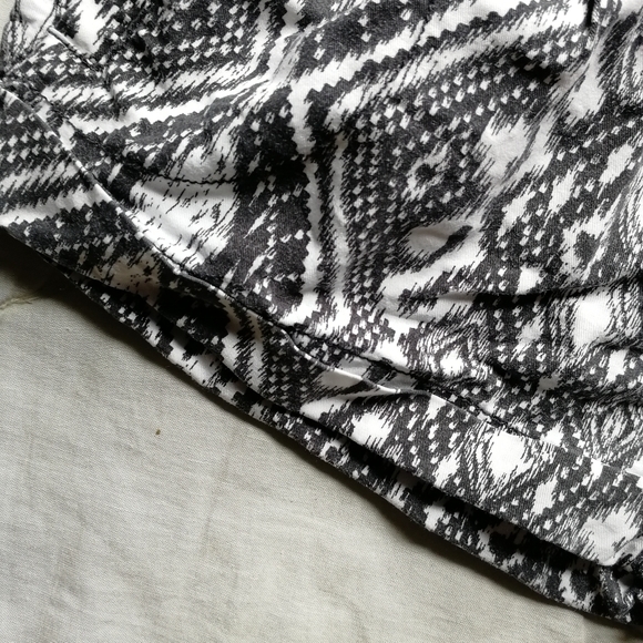 AMERICAN EAGLE Aztec Soft Shorts Paperbag waist Shortie 00 AE - Picture 6 of 8